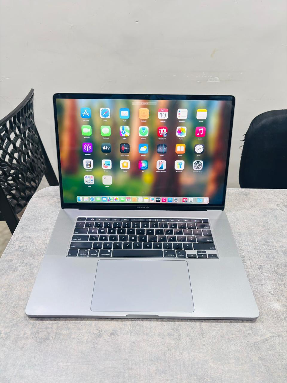 (67) Apple MacBook Pro A2141 | Core i7 2.6GHz | 16GB DDR4 RAM | 512GB SSD | AMD Radeon Pro 5300M 4GB | Touch Bar | With Bill / Bag / Charger / Keyboard / Mouse / Cleaning Gel