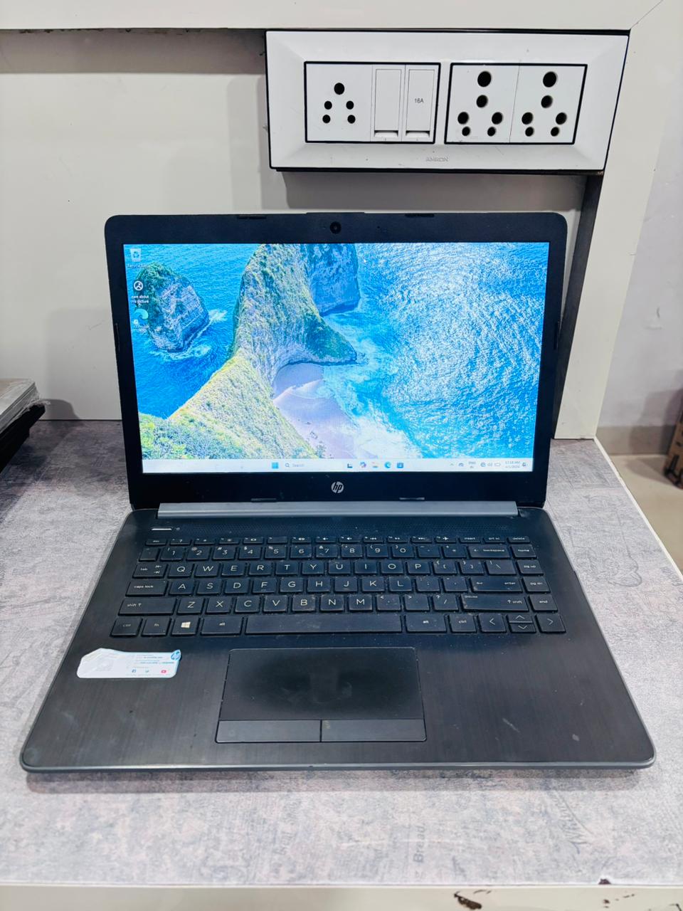 (50) HP Laptop 14q-cs0xxx / Core i5 8th Gen | 8GB RAM | 256GB SSD | With Bill / Bag / Charger / Keyboard / Mouse / Cleaning Gel
