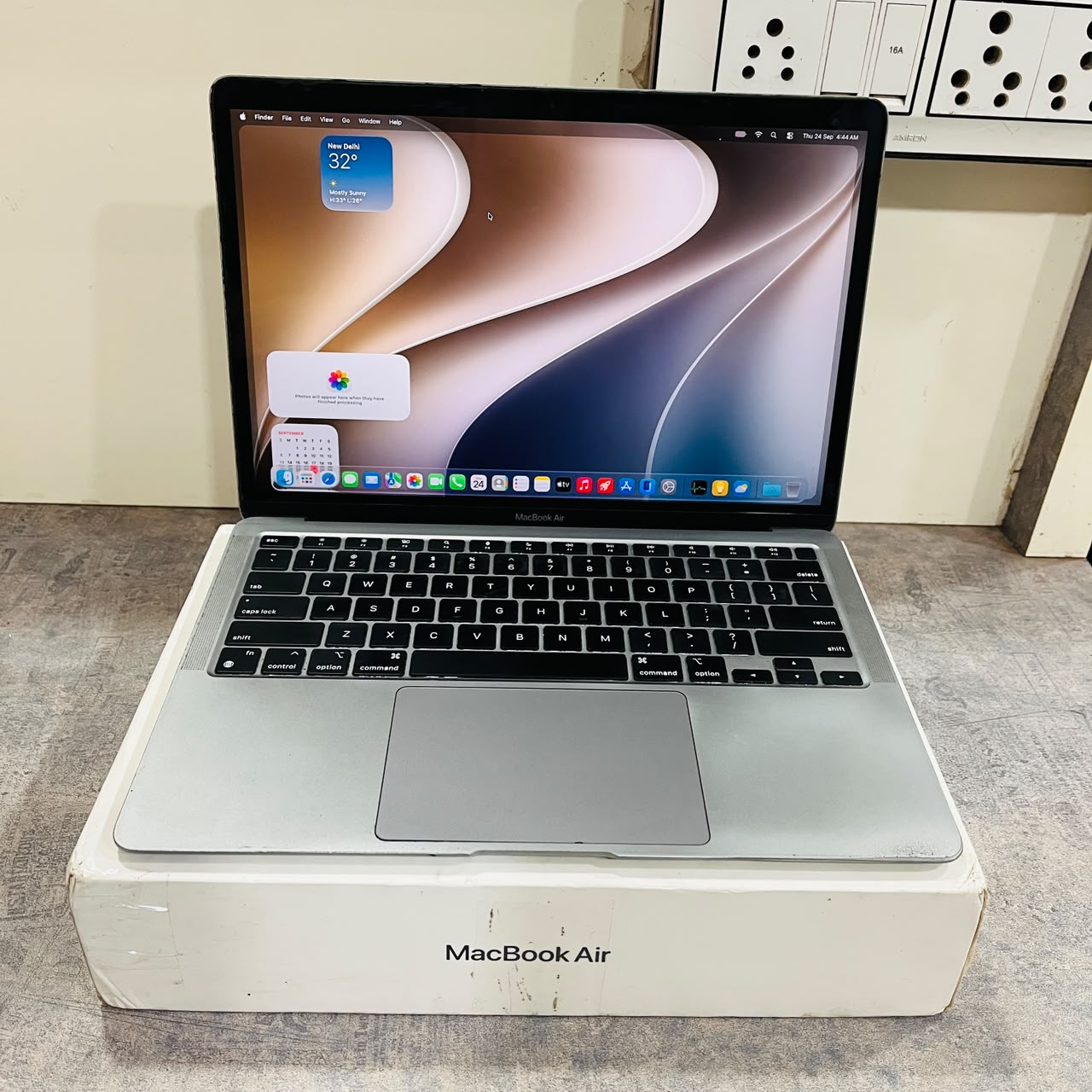 Apple MacBook Air | Apple M1 2020 | 8gb ram | 256 SSD | backlight keyboard | used laptop