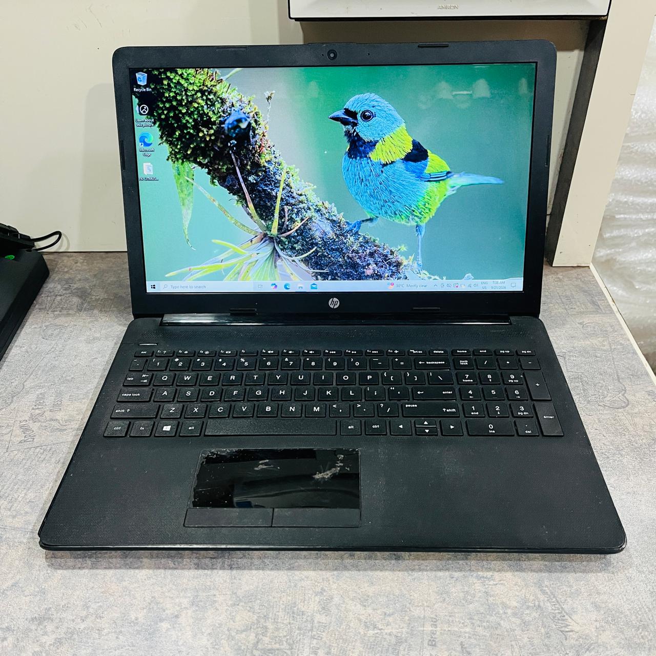 HP 15q-dy0xxx | AMD A9-9425 | 8GB RAM | 256GB SSD | AMD Radeon R5 dedicated Graphics 512mb + 3.7 shared | used laptop