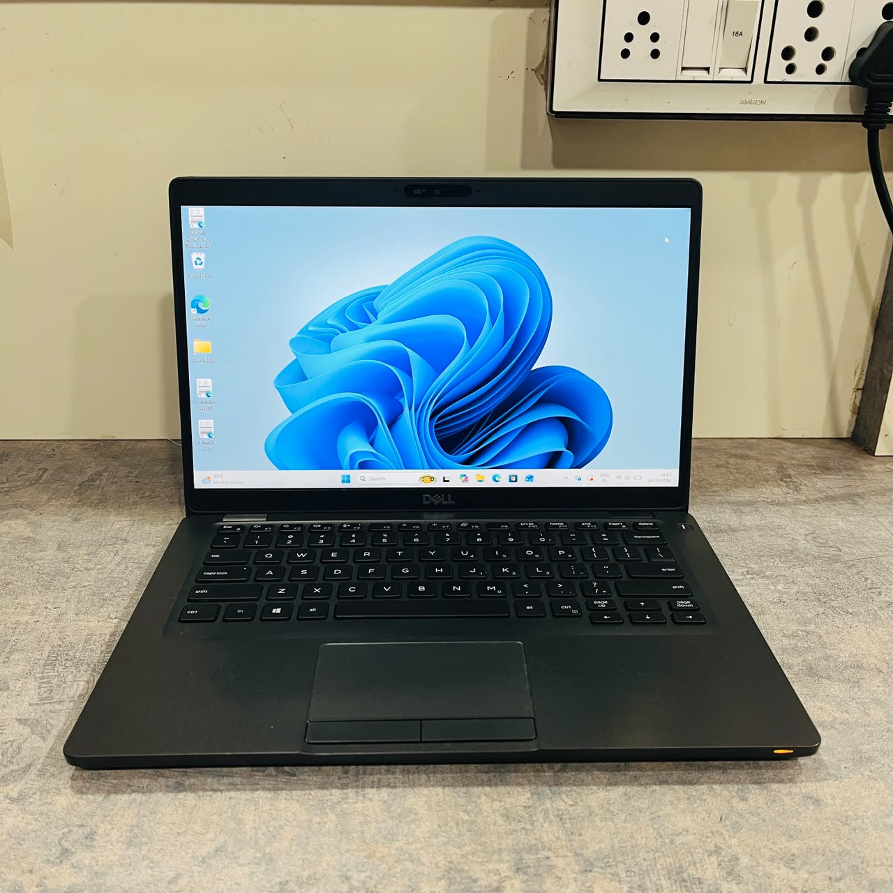 Dell latitude 5400 | intel core i5 8th generation 8365U | 16gb ram ddr4 | 256gb nvme ssd | Touch screen | used laptop