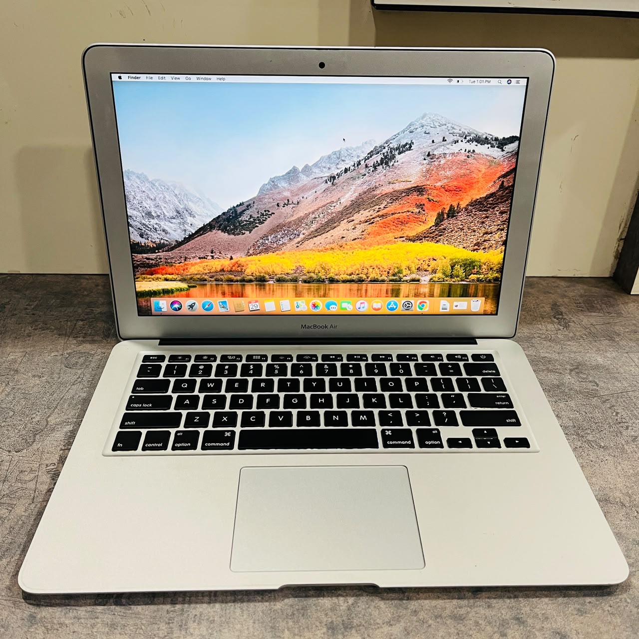 Apple MacBook Air | 1.6GHz Intel Core i5 | 8GB DDR3 RAM | 128GB SSD | Intel HD Graphics 6000 1536MB | Used Laptop